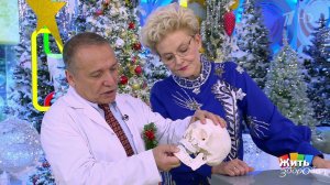 Лошадиная улыбка и кроличьи зубы: как хирург меняет лица, а заодно и судьбы. Жить здорово! Фрагме...