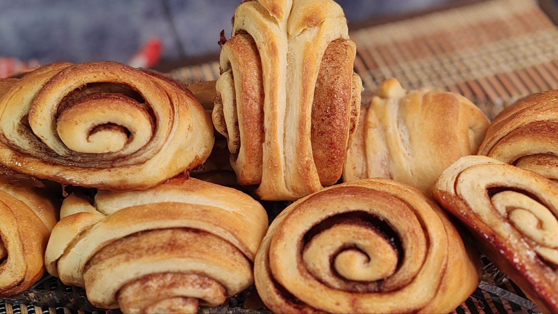 🥨 ФРАНЦБРЁТЧЕН — любимая выпечка Гамбурга | Немецкие булочки с корицей/Franzbrötchen