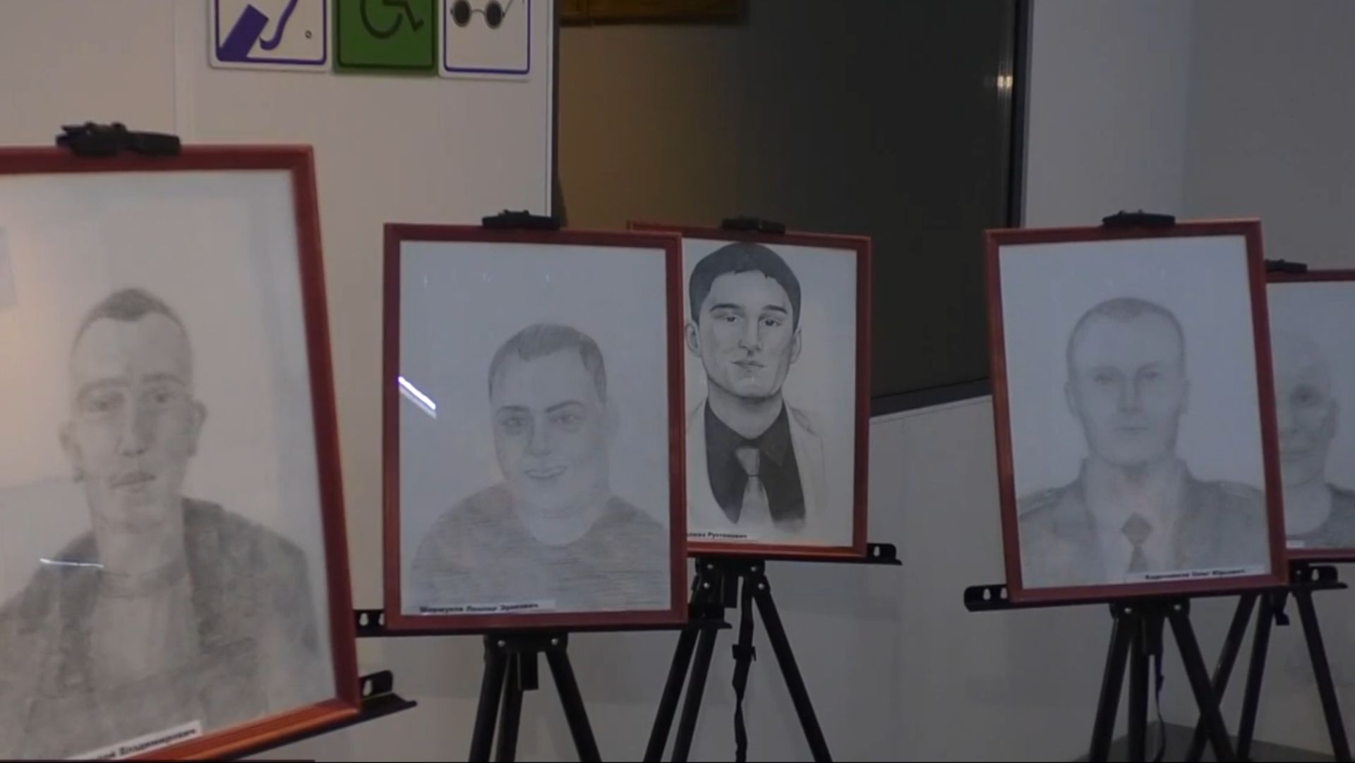 Выставка «Памяти героев-земляков» открылась в Центре культурного развития Магадана (0+) смотреть онлайн