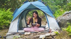 Девушка выживает в дикой природе. Бушкрафт