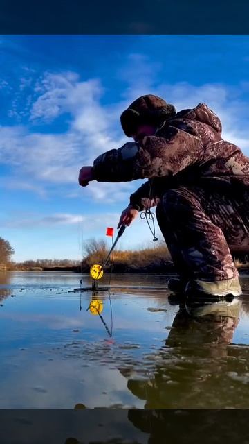 Поймал первую щуку по первому льду в конце декабря! Кайф, кайф, кайф!. смотреть онлайн