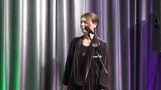 Звенит январская вьюга