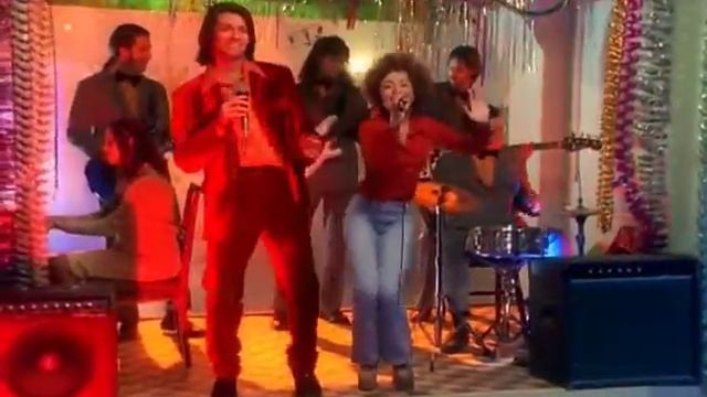 Песня Листья желтые над городом кружатся!