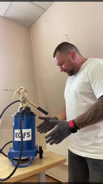 Нагнетатель смазки ручной ES-60300 EQFS смотреть онлайн