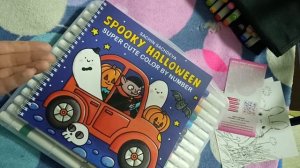 Распаковка новой раскраски в стиле Хэллоуин🎃👻🍬 и акриловых маркеров