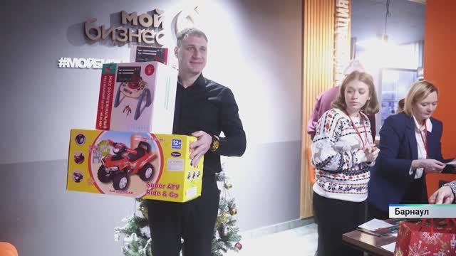 Новогодние мечты 150 детей исполнили бизнесмены Алтайского края смотреть онлайн