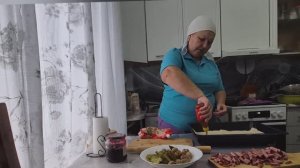 ну все я с углем/ сегодня пицца/ колбаса не получилась/