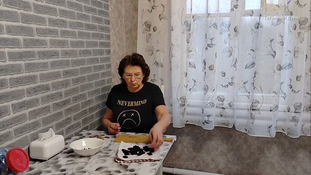 Уши, щёки, ... а хвост готовить не умею))
Десерт по - быстрому)) смотреть онлайн