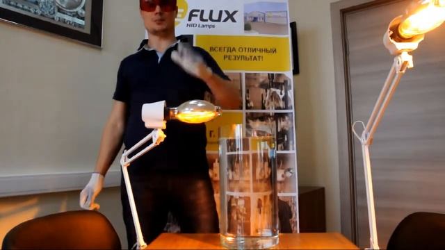 НАТРИЕВАЯ ЛАМПА РЕФЛАКС В ХОЛОДНОЙ ВОДЕ: ВЗОРВЁТСЯ ИЛИ ВЫЖИВЕТ?  Эксперимент!