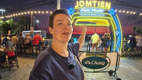 Я в ШОКЕ, что ТВОРИТСЯ на рынке ДЖОМТЬЕН! Туристы ВСЁ съели, тайцы НЕ УСПЕВАЮТ готовить! Паттайя