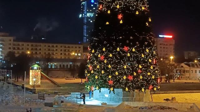 Новый год 2026 Ёлки, городки и украшения Екатеринбурга. Часть 2 С новым годом. смотреть онлайн