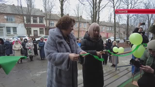 ТК "Родной". В Стаханове торжественно открыли второй в ЛНР семейный многофункциональный центр смотреть онлайн