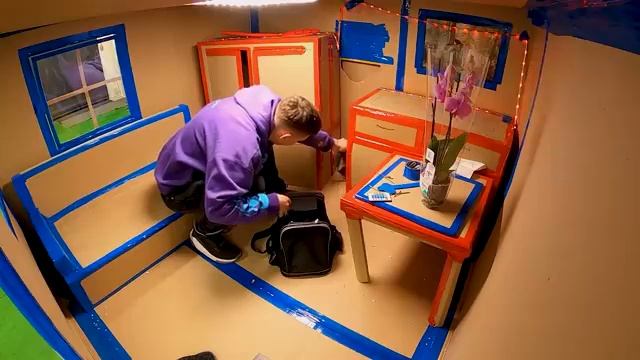 картонный пяти звёзд ночный отель А4 смотреть онлайн