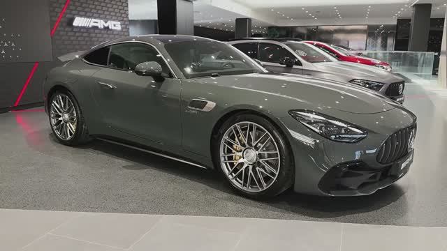 Mercedes AMG GT 43 2026 - Интерьер и Экстерьер смотреть онлайн