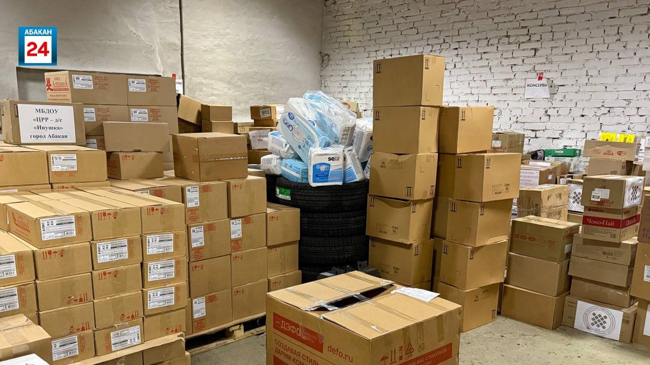 Столица Хакасии формирует новогодний гумгруз, он отправится на Донбасс уже в январе смотреть онлайн