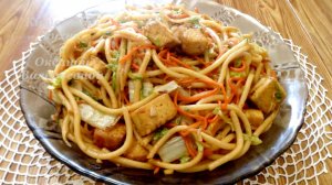 Лапша жареная с овощами и тофу. Китайская кухня с Оксаной Валерьевной.