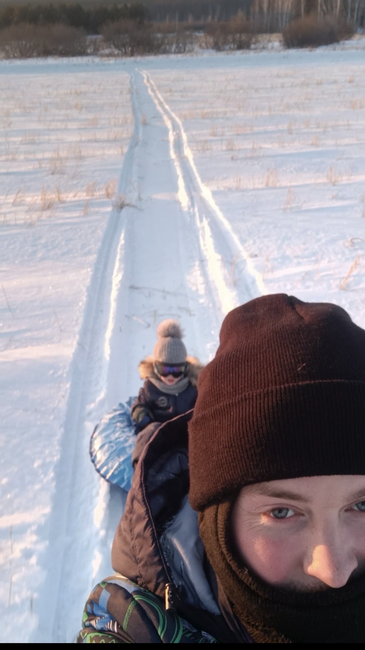 Зимние покатушки на ватрушке за снегоходом смотреть онлайн