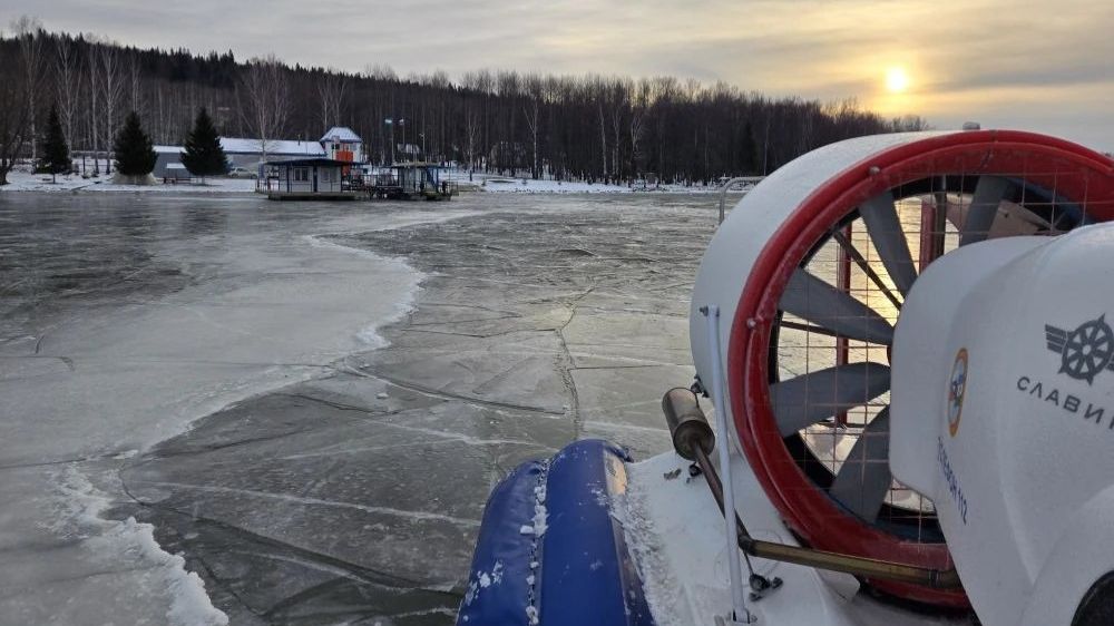 На крупных водохранилищах республики начал образовываться лед, но он еще очень опасен! смотреть онлайн