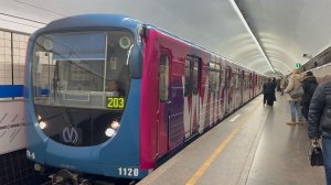 «Новый рекламный!» Метропоезд «Пришелец» №203 на ст.м.Московские Ворота, ноябрь 2025 года