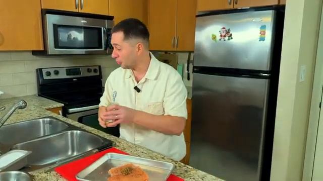 Красная рыба в духовке на праздничный стол. Вкусный и необычный рецепт запечённой рыбы на Новый год! смотреть онлайн