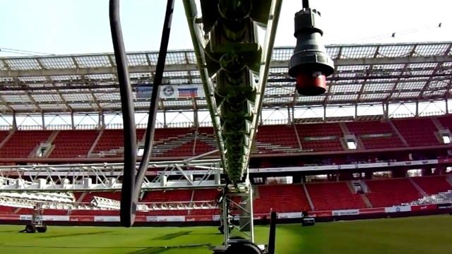 Как «Рефлакс» создаёт идеальный зелёный газон на футбольном поле! Искусственное досвечивание травы