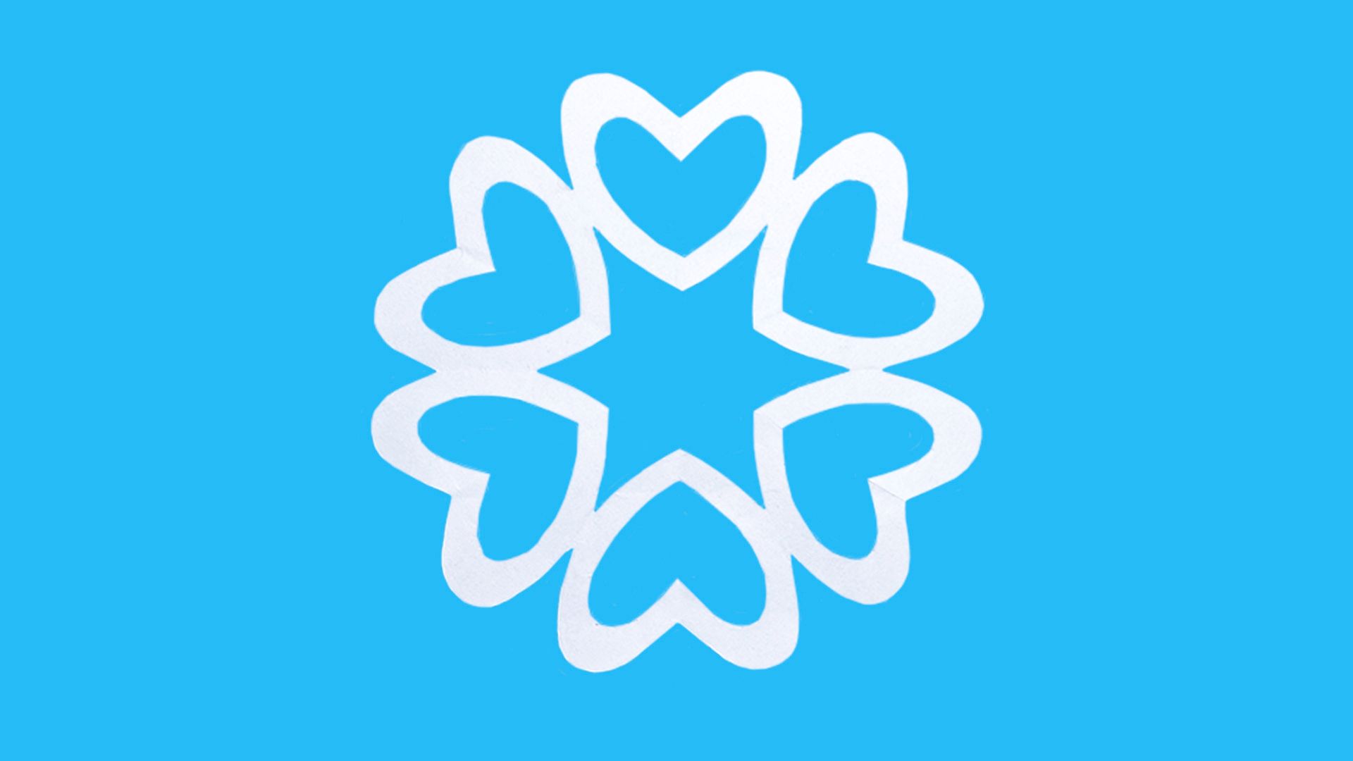 Как сделать снежинку из бумаги. Снежинка из бумаги. Новогодняя поделка смотреть онлайн