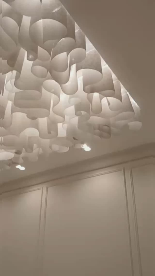 Декоративный потолок Wave Ceiling® во входной группе частного дома