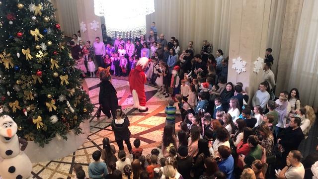 Новогодний утренник: загадки от лошадки