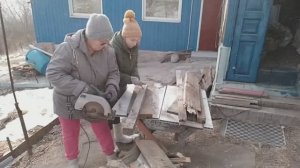 ПИЛИМ С ВЕРОЙ ДРОВА  //  ПРИВЕЗЛИ ВНУЧЕНЬКУ (архив)