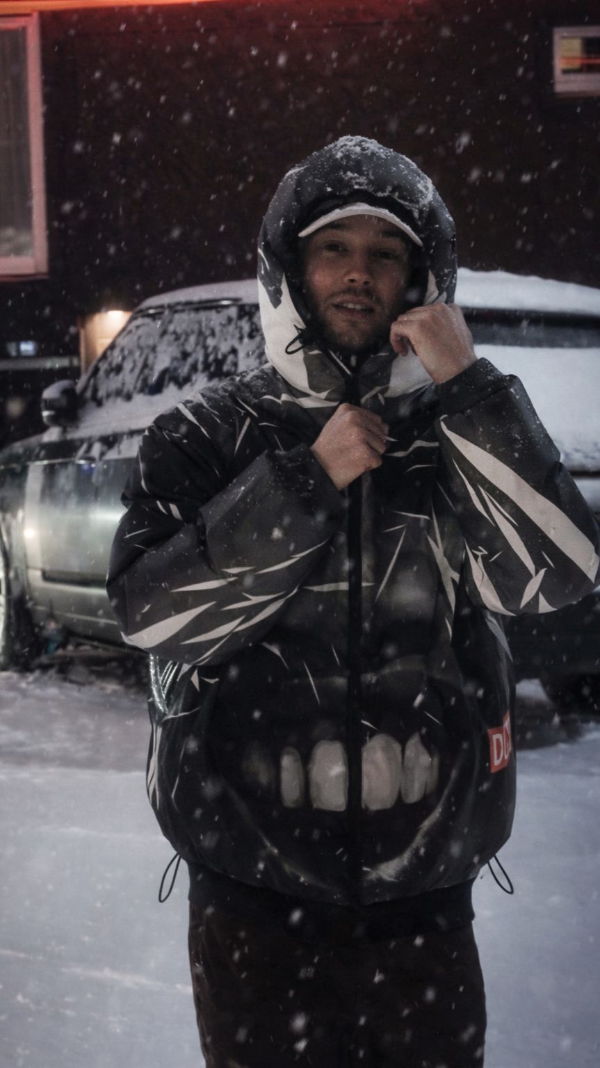 Jone$ Grifa в зимнем антураже нового вертикального видео «Super Trippy». смотреть онлайн