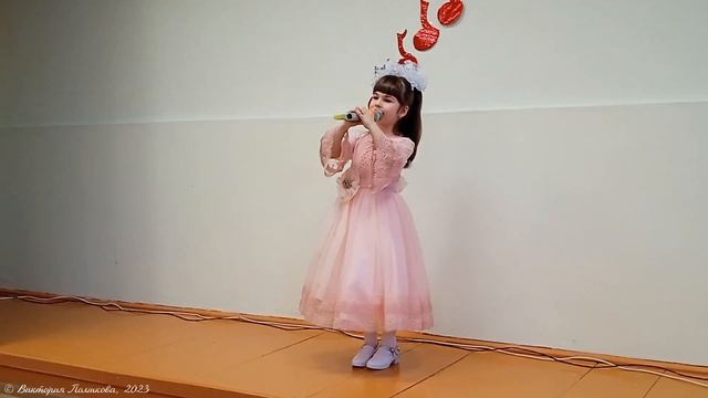Новогодняя полька - поёт Багаутдинова Амина, 5 лет смотреть онлайн