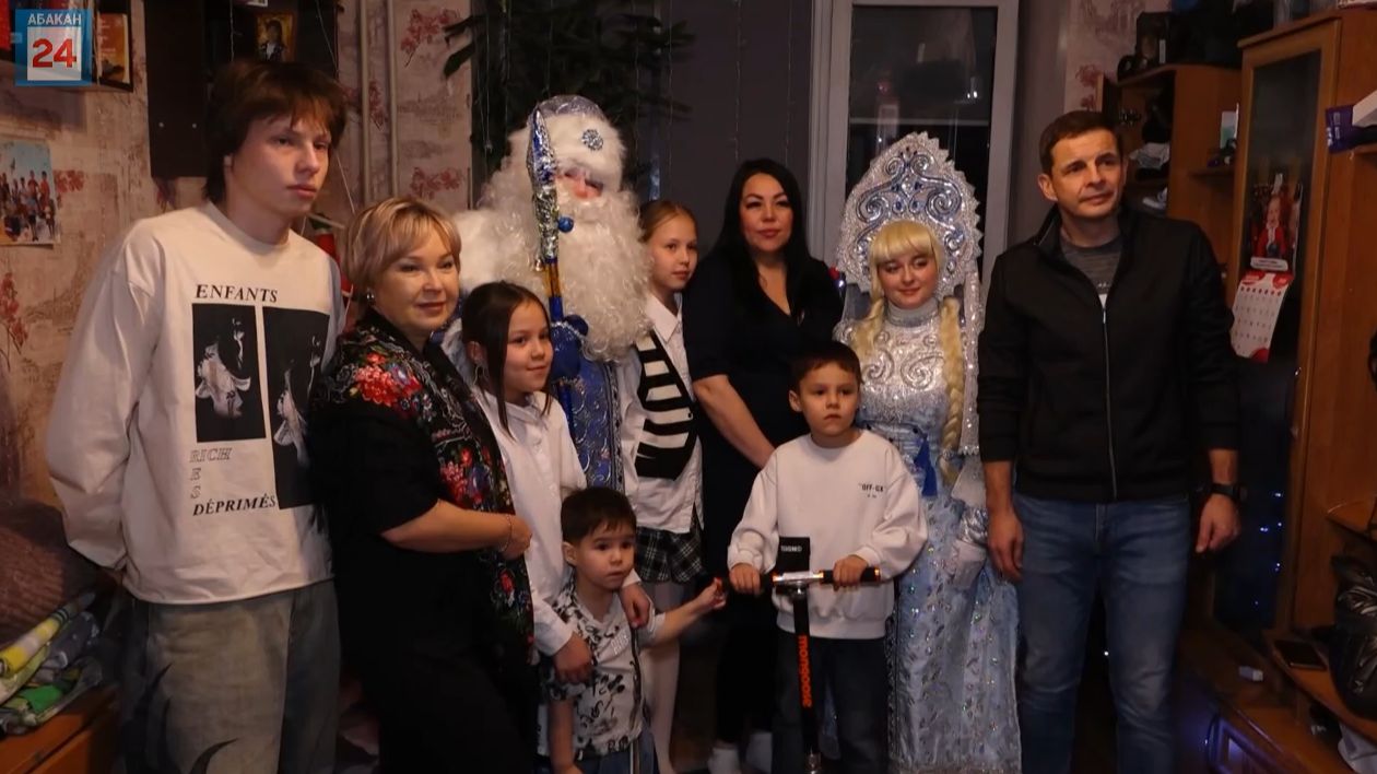 Новогодние мечты малышей из семьи Кайлачаковых сбылись: волшебником для 5 детей стал Глава Абакана смотреть онлайн