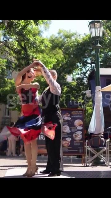 Тангоньеро , Шортс|Автор-Ольга Павлова|Стихи, Суно,Видео|Танцуют это танго так ах в Рио-де Жанейро! смотреть онлайн