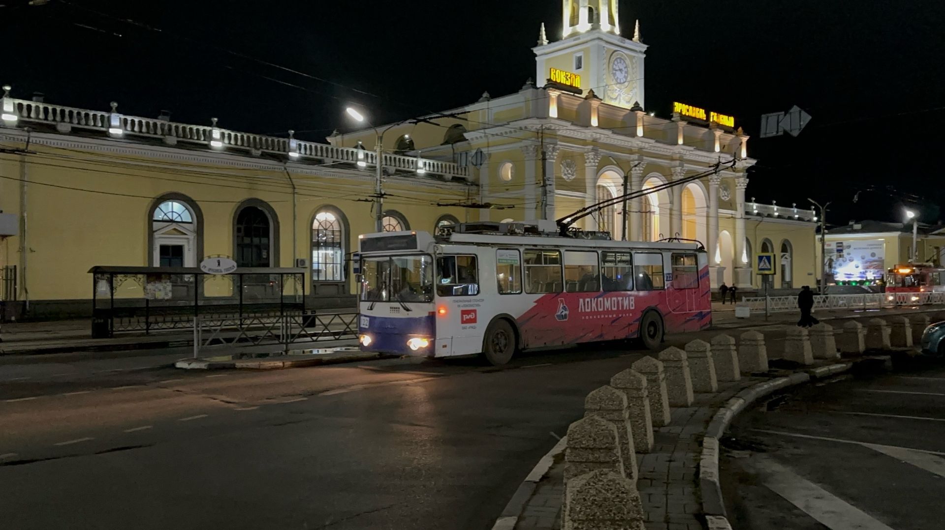 «В депо!» Троллейбусы ЗиУ-682Г-016.02 №122 и 141 в Ярославле, ноябрь 2025 года смотреть онлайн