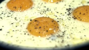 Яичница глазунья. Рецепт внутри.