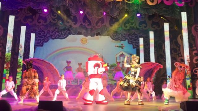 Танец игрушек из новогоднего представления в Уфе