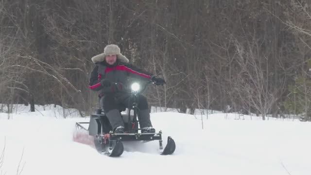 Покатушки на буксировщиках ИЖТЕХМАШ и мотоциклах СКАУТ (Ижтехмаш). Футаж с выставки МОТОЗИМА, 2 часа смотреть онлайн
