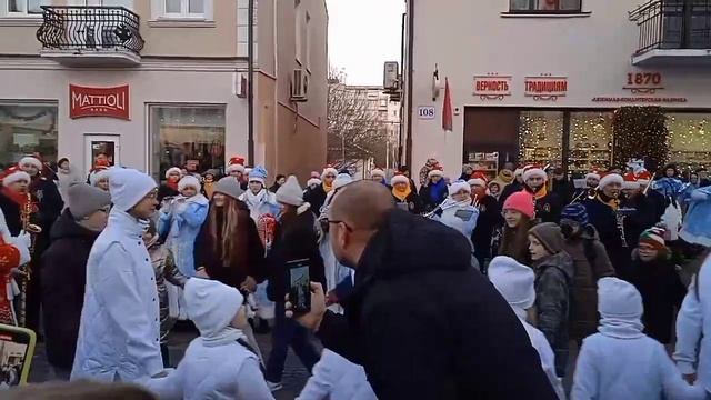 Новогоднее настроение в Бресте 🌹🥰 смотреть онлайн