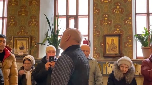 Пение на английском "Богородице Дево" в храме Антония Сурожского смотреть онлайн