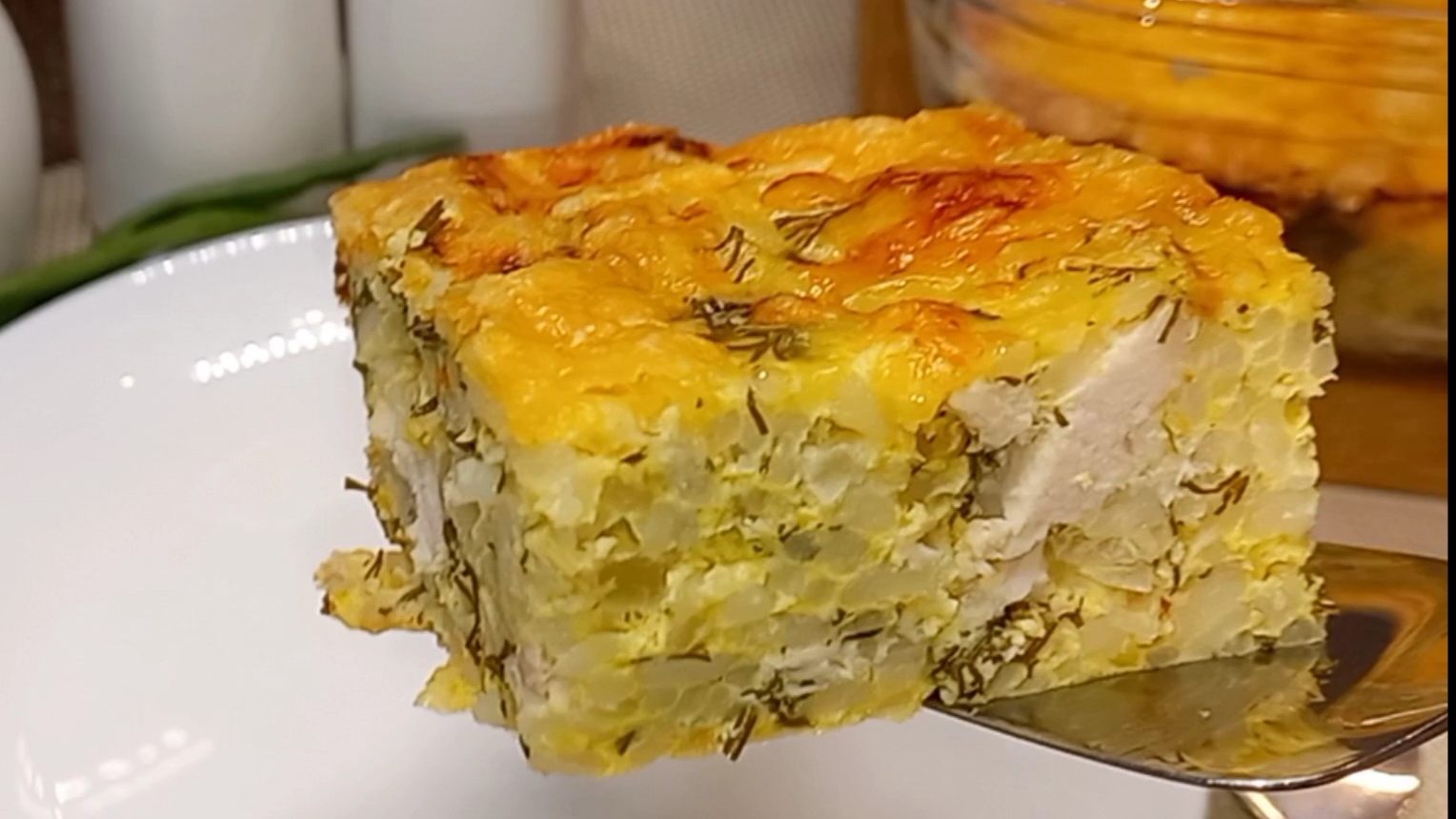 Накормите всю семью вкусно! ЗАПЕКАНКА НЕЖНАЯ с курицей в духовке.Просто и очень вкусно! смотреть онлайн