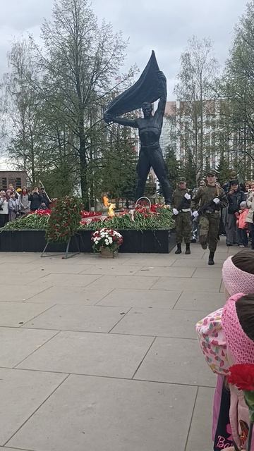 Смена караула у Вечного огня 9 мая 2025 г. Ижевск