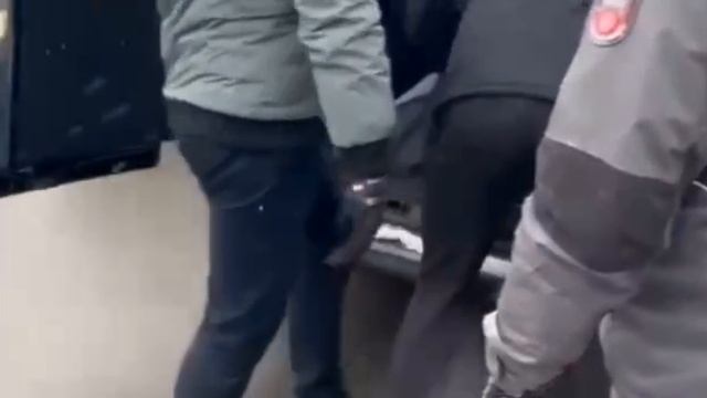 #Россия Сотрудники правоохранительных органов задержали таджика , представляясь сотрудником ФСБ смотреть онлайн