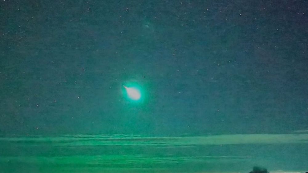 На Тайване засняли редкий зеленый метеор смотреть онлайн