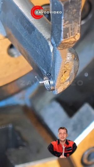 Залипательный процесс производства пружины.