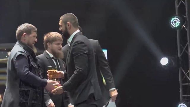 Хамзат Чимаев — официально СПОРТСМЕН ГОДА в Чечне! 🏆🐺 смотреть онлайн