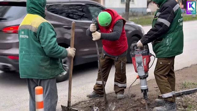 Установка металлических ограждений вдоль проезжей части по Вокзальному шоссе в Керчи смотреть онлайн