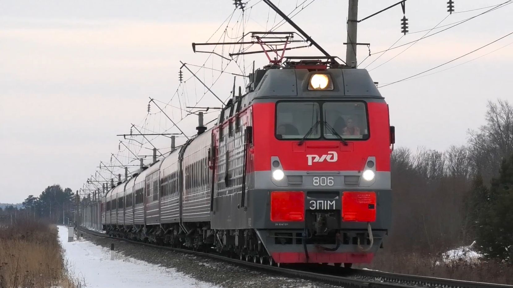 ЭП1М-806 со скорым поездом Нижний Новгород - Ижевск смотреть онлайн