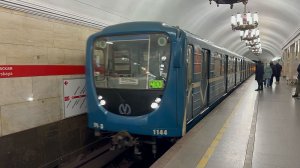 «Перегонка!» Метропоезд «Пришелец» №400 на ст.м.Нарвская, ноябрь 2025 года