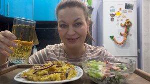 МУКБАНГ ПЛОВ И САЛАТ /MUKBANG ЕДА ОБЖОР