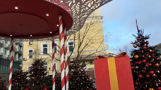 Новый Арбат праздничный.Прогулка смотреть онлайн